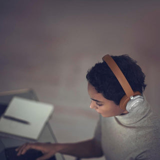 سماعة رأس بيوبلاي اتش اكس من بانج اند اولفسن